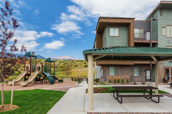 The Preserve at Mesa Creek outdoor courtyard with gazebo and playground.